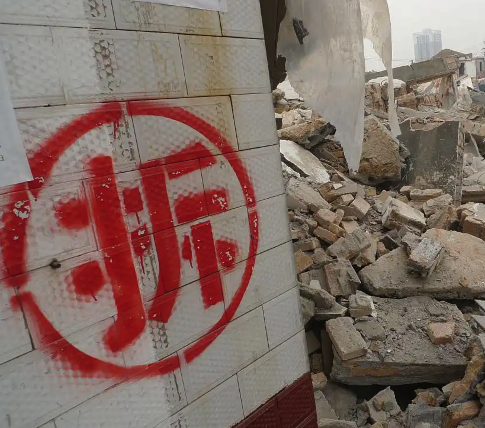 Villagers still can’t get 20 million yuan in demolition money after the court enforced it
