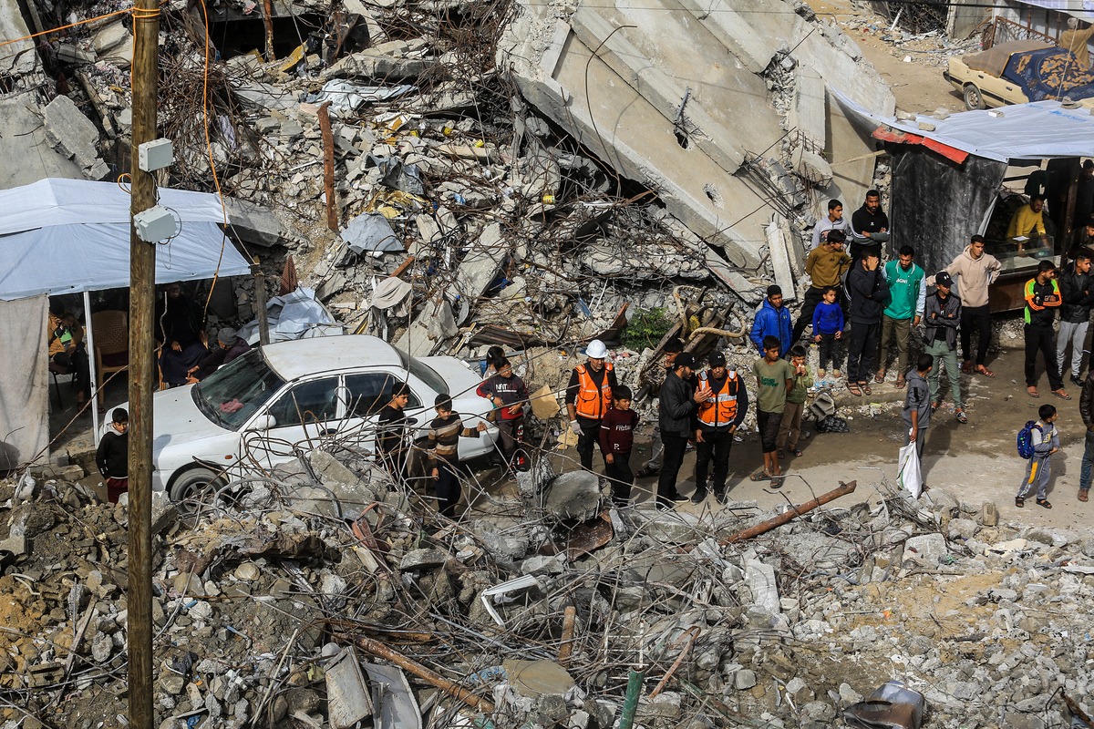 インドネシア地震で20人死亡、数千人が避難、救助隊が瓦礫の中から生存者捜索 - 写真と文章 - TAG Headlines